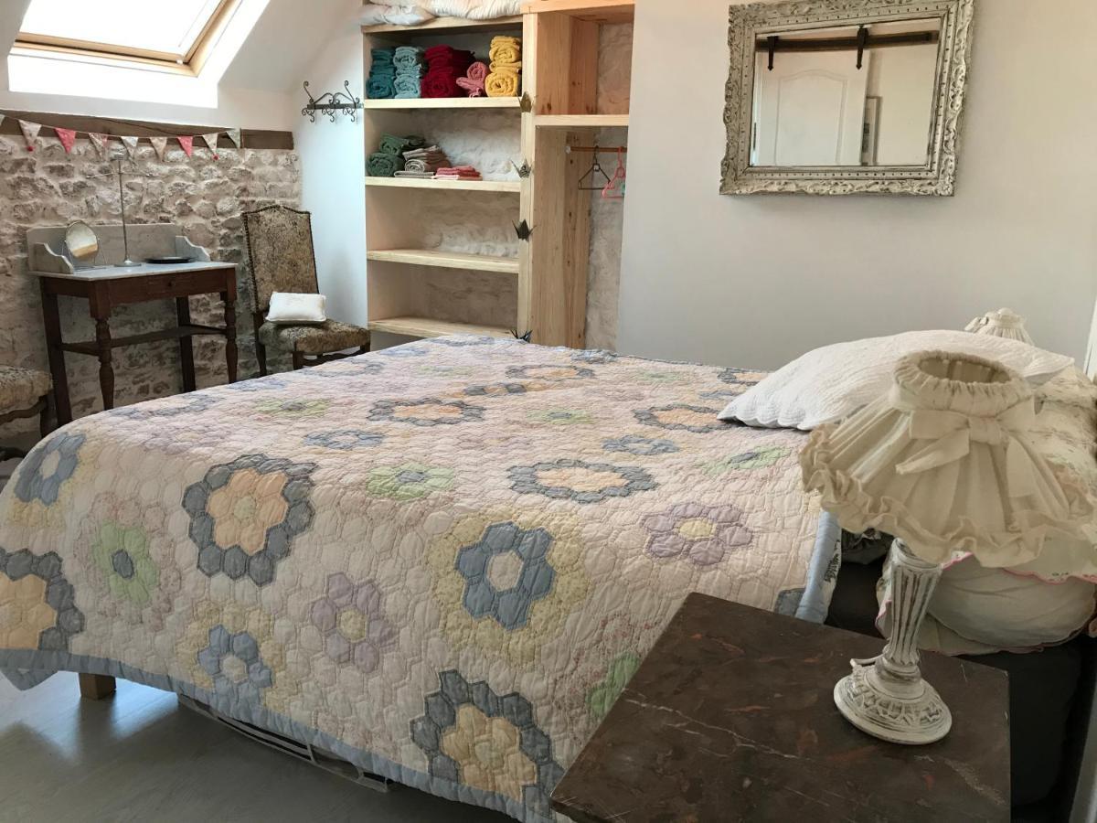 Le Jardin Des Fees Bed & Breakfast Savigny-le-Vieux Bagian luar foto
